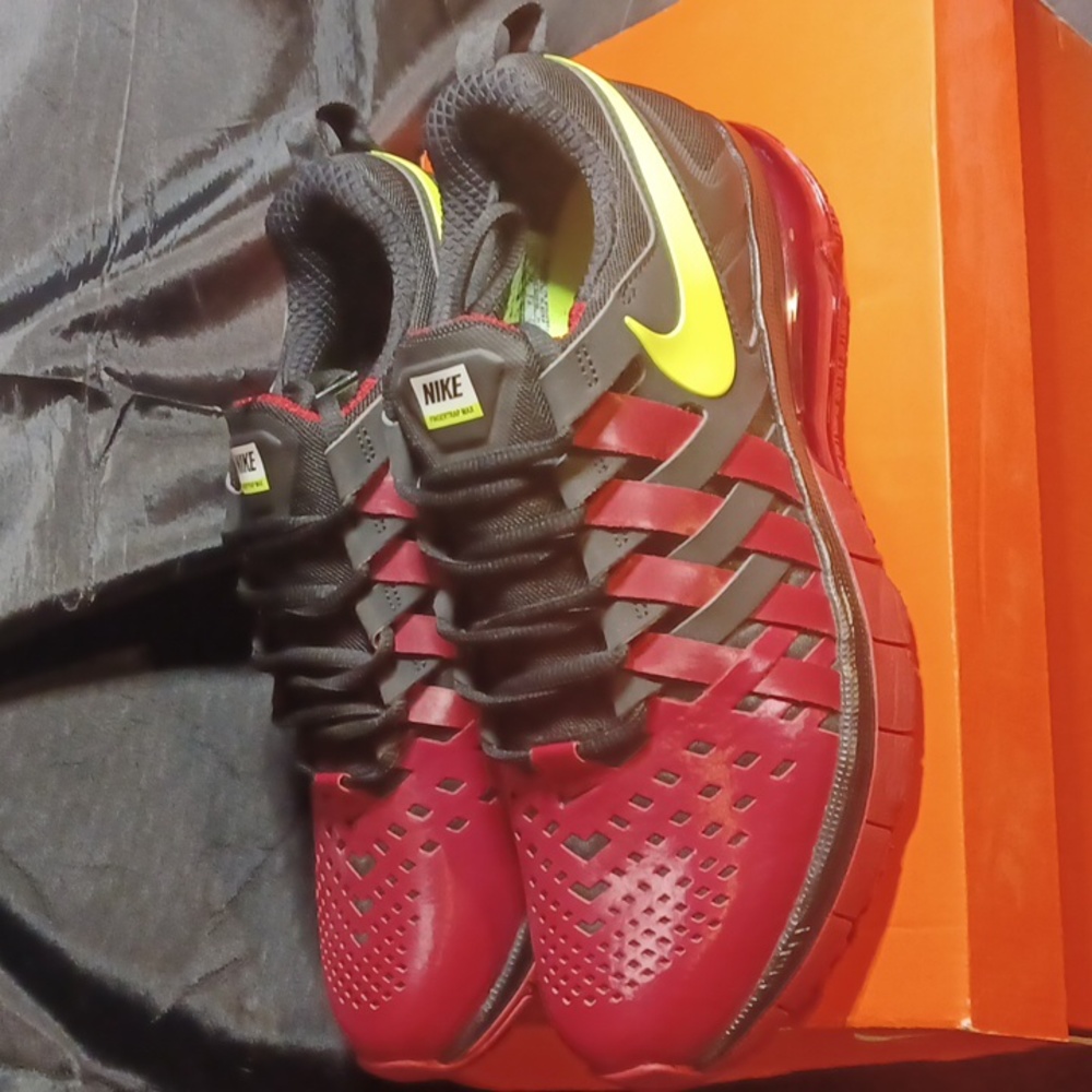 NIKE FINGERTRAP MAX size 8.5